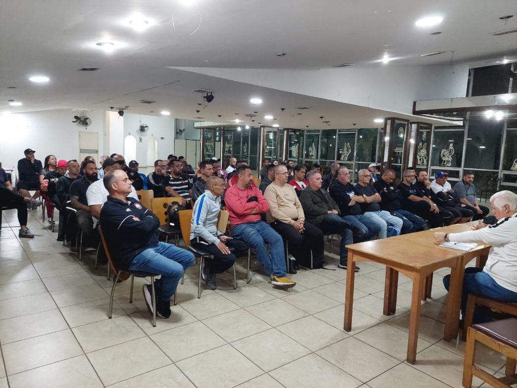 Reunião da equipe CIFAC com os coordenadores, monitores e voluntárias